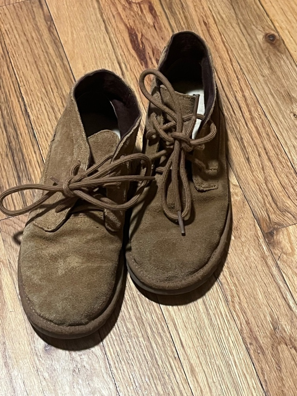 UGG Big Kids Neumel Suede Chukka Boots - Chestnut Brown - Size 3 (Unisex) - Picture 2 of 9